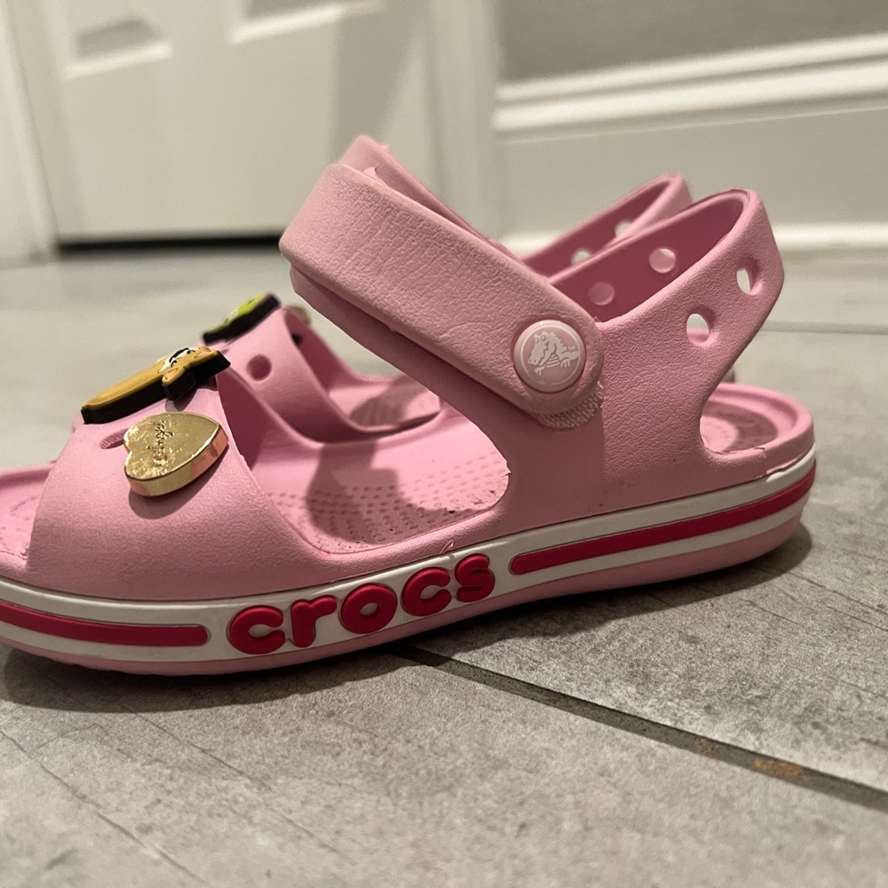CROCS Pink Sandals with Adjustable Straps and Ventilation